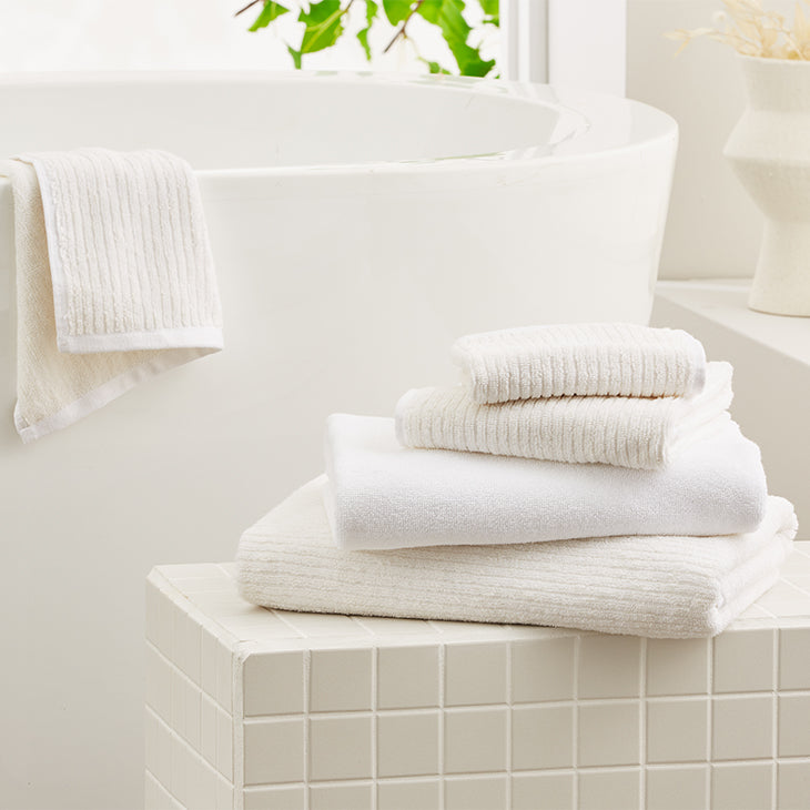 Textured outlet bath sheet